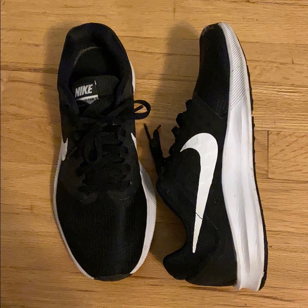 Nike Downshifter 7 Black/White Sneaker